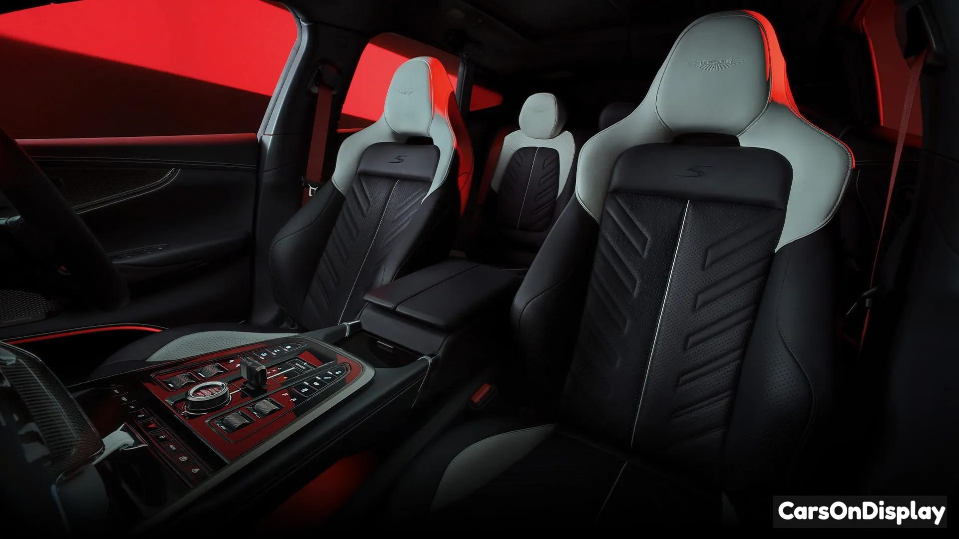Aston Martin Dbx S