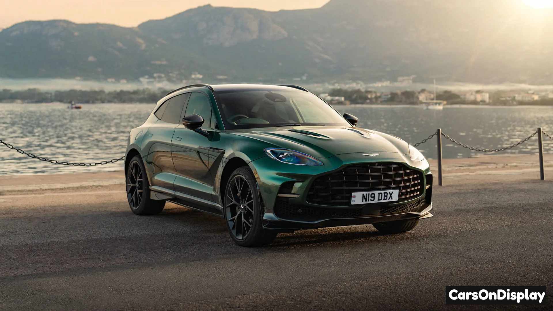 Aston Martin DBX707