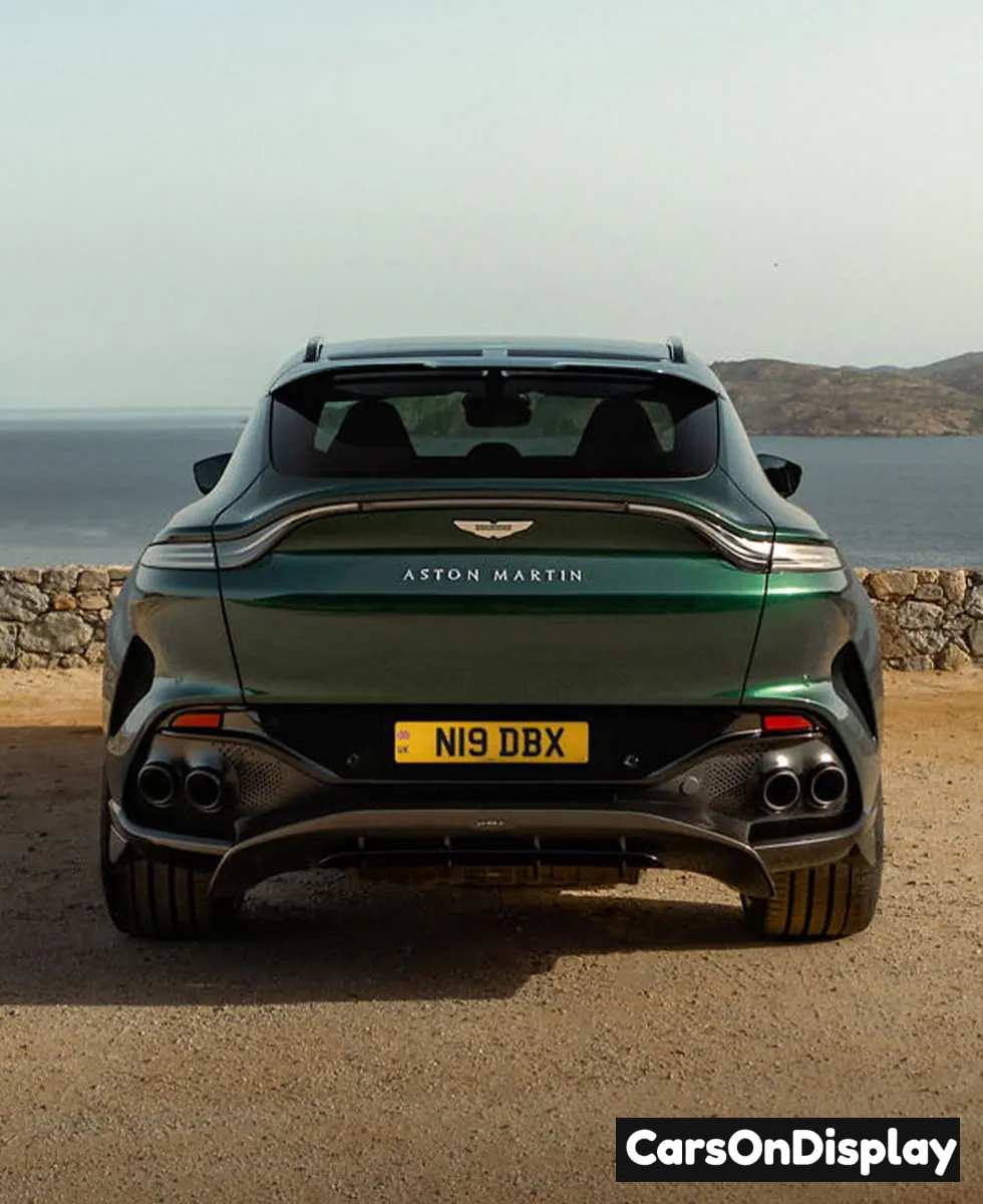 Aston Martin DBX707