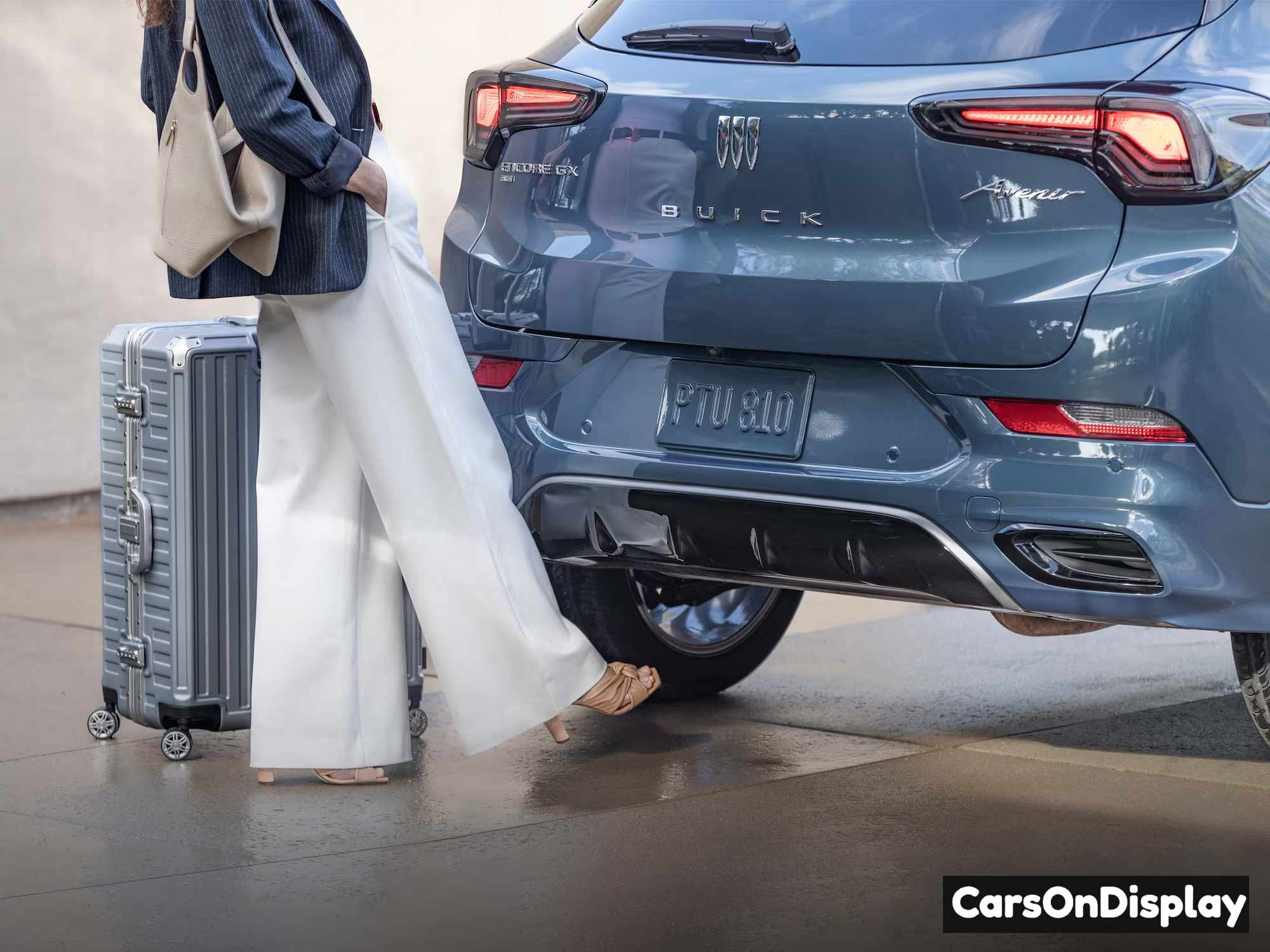 Buick Encore GX 2026 Available hands-free power liftgate