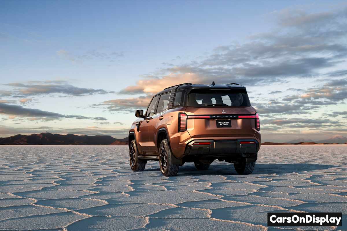 Mitsubishi Pajero 2027