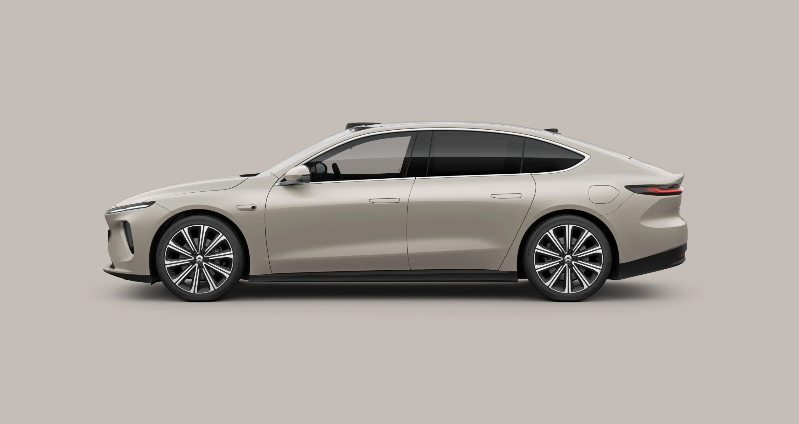 Nio ET7 Sunlight Gold