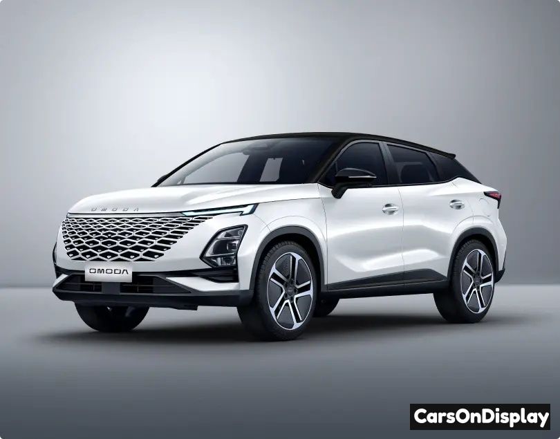 Omoda 5 Obsidian Black roof with Selenite White body