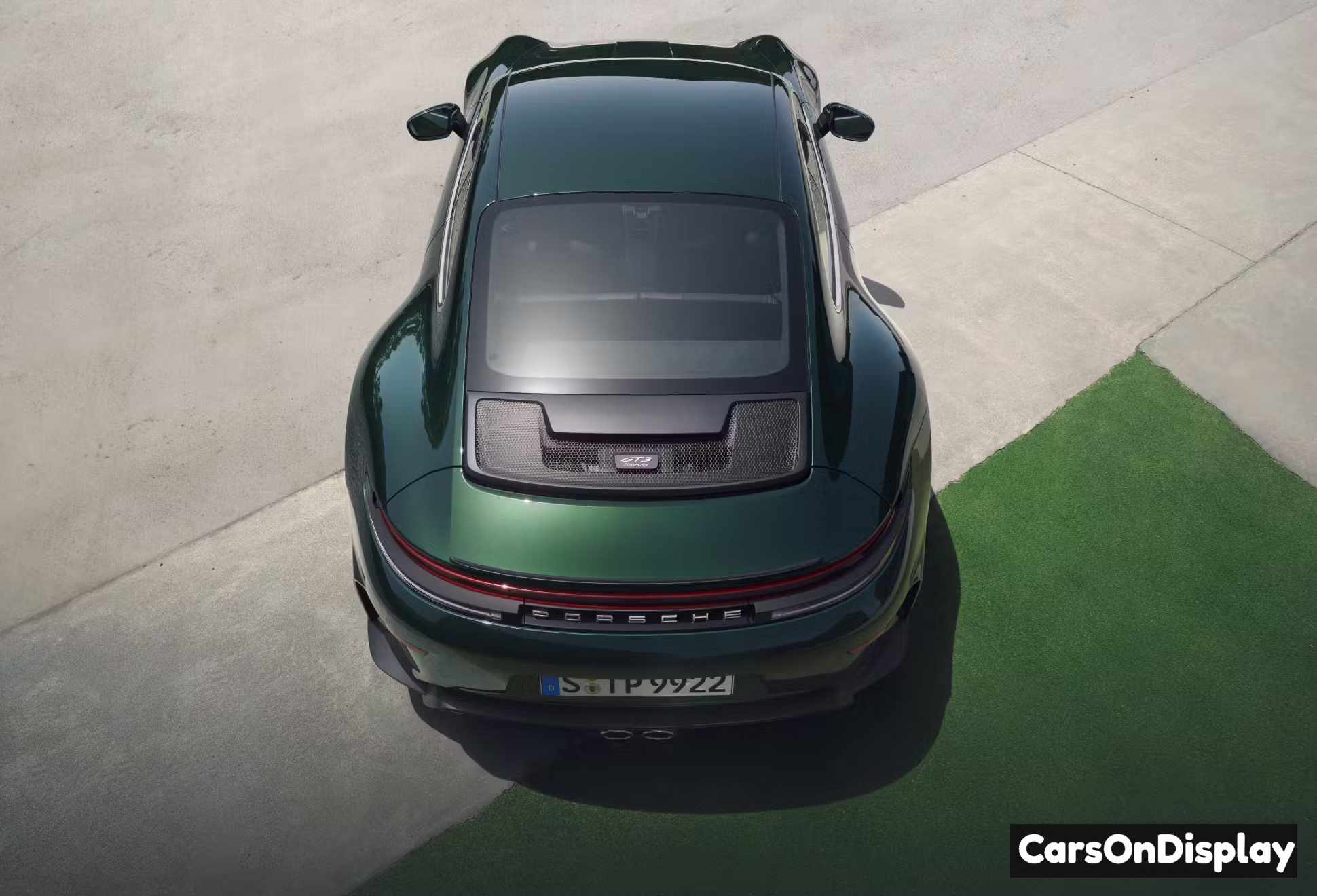 Porsche 911 GT3 Touring Package 2025 Roof made of carbon fiber reinforced plastic (CFRP)