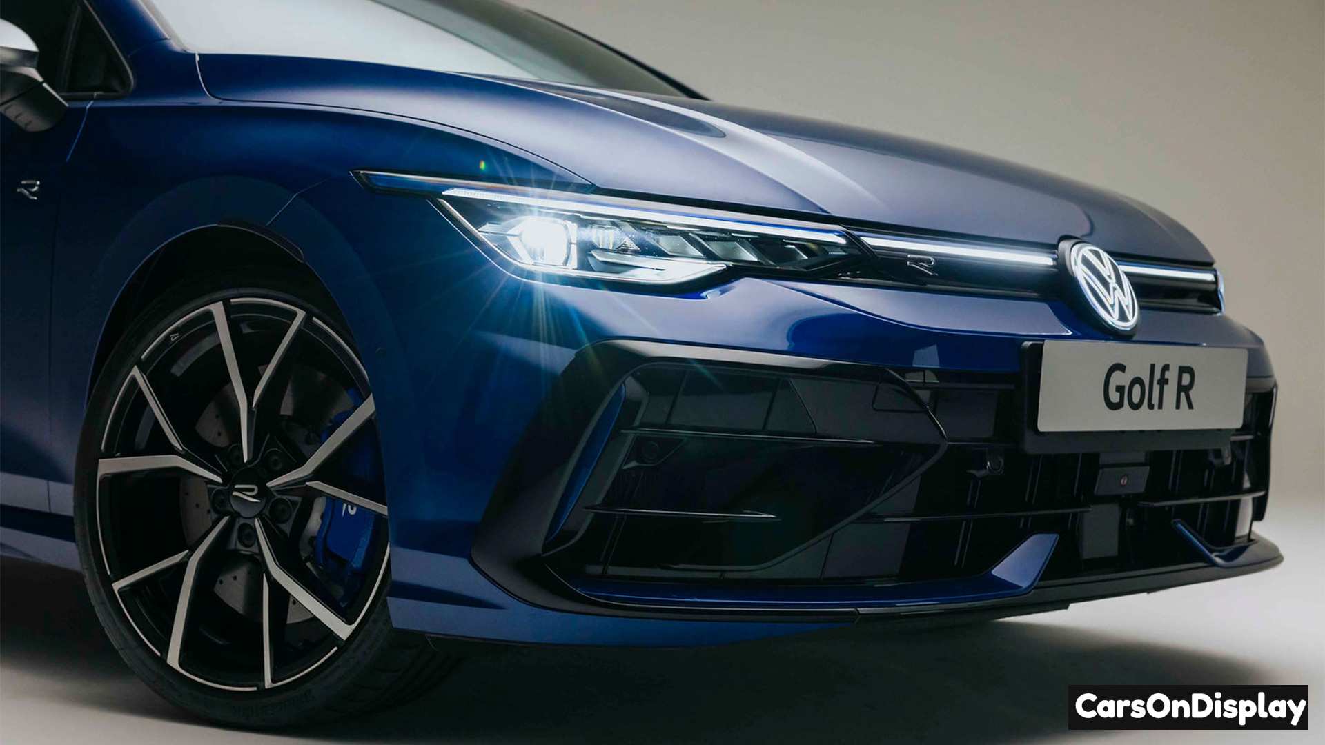 Volkswagen Golf R IQ.LIGHT Matrix LED headlights